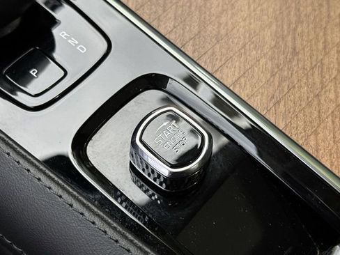 Used 2024 Volvo XC90 B5 Plus image 17