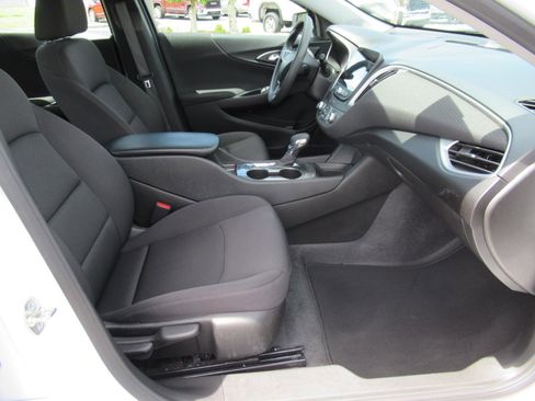 Used 2024 Chevrolet Malibu LS FWD image 10