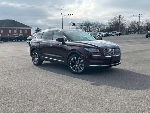 Used 2022 Lincoln Nautilus Reserve AWD/4WD image 2