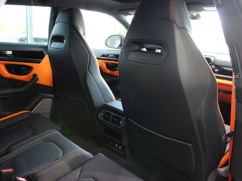 Used 2025 Lamborghini Urus SE AWD/4WD image 20