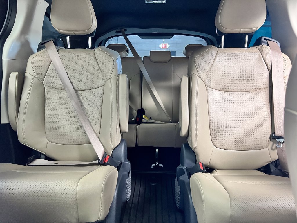 Used 2024 Toyota Sienna Limited AWD/4WD image 19