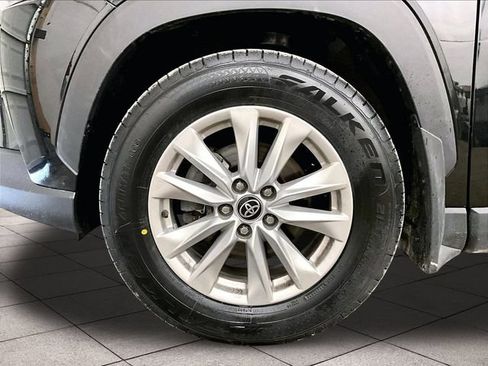 Used 2023 Toyota Corolla Cross LE w/ Moonroof Package AWD/4WD image 8