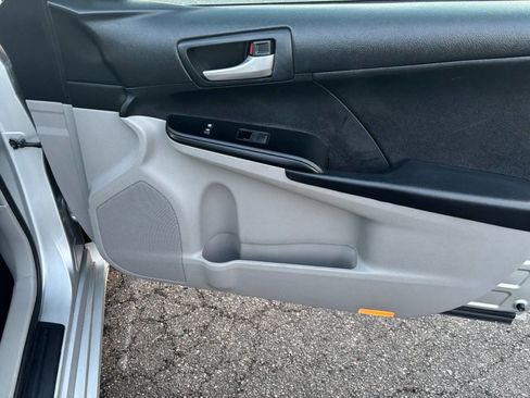 Used 2012 Toyota Camry LE image 18