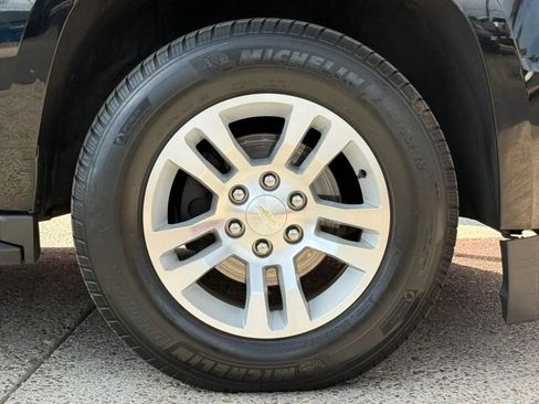 Used 2020 Chevrolet Suburban LT AWD/4WD image 25