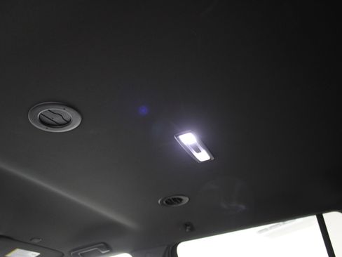 Used 2023 Chevrolet Suburban Premier image 21