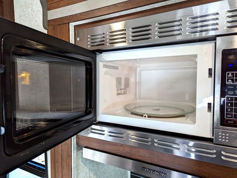 Used 2019 Chevrolet Express 4500 w/ RV Package image 51