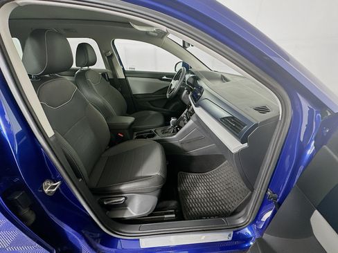 Used 2023 Volkswagen Taos SE w/ Panoramic Sunroof Package FWD image 28