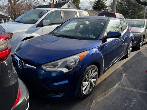 Used 2016 Hyundai Veloster image 2