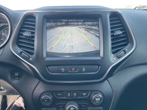 Used 2021 Jeep Cherokee Latitude Lux w/ Comfort/Convenience Group image 9