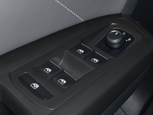 Used 2022 Volkswagen Atlas SE image 27