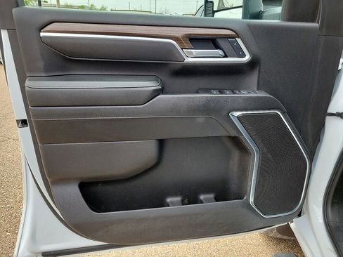 Used 2025 Chevrolet Silverado 2500 LT image 18