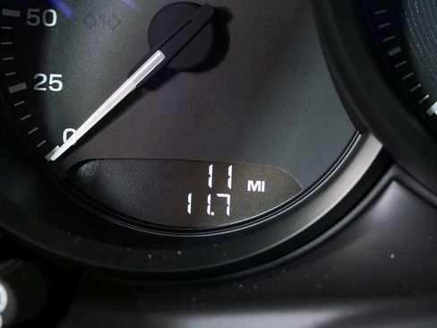 New 2026 Porsche Macan image 16