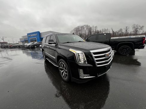 Used 2015 Cadillac Escalade Luxury image 18