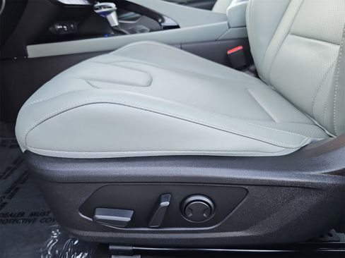 Certified 2025 Hyundai Elantra Limited image 29