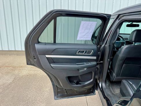 Used 2016 Ford Explorer XLT w/ Equipment Group 202A AWD/4WD image 16