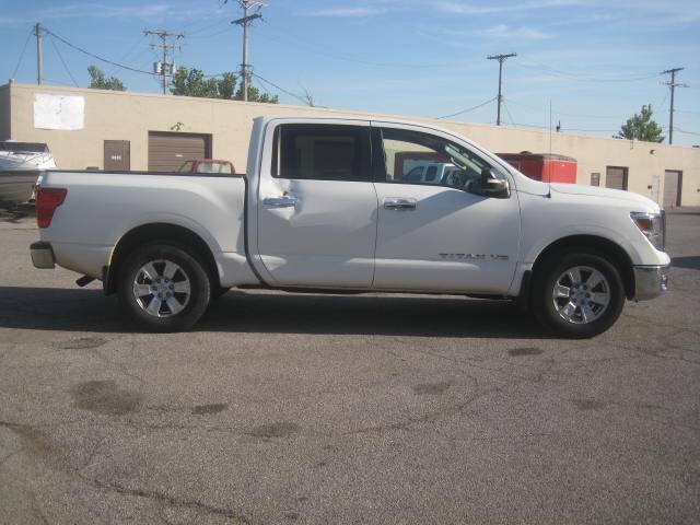 Used 2018 Nissan Titan SV AWD/4WD image 4