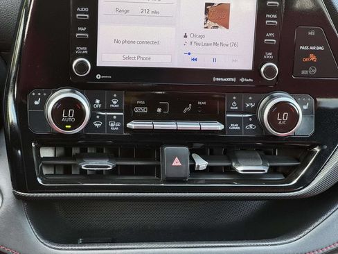 Used 2021 Toyota Highlander XSE AWD/4WD image 5