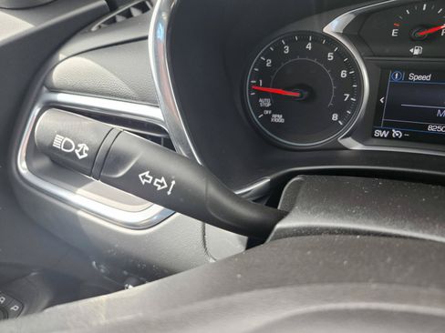 Used 2019 Chevrolet Equinox LT AWD/4WD image 16