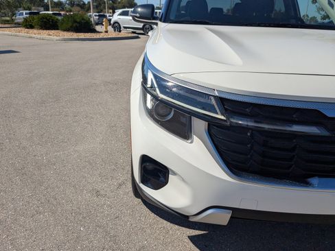 Used 2025 Kia Seltos S image 11