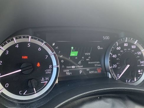 Used 2025 Toyota Highlander XLE FWD image 20