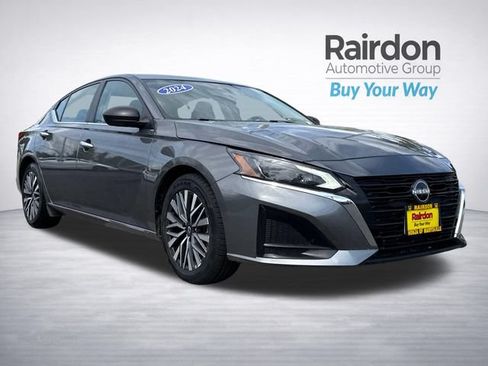 Used 2024 Nissan Altima 2.5 SV FWD image 1