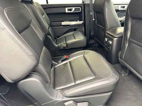 Used 2022 Ford Explorer XLT w/ Equipment Group 202A AWD/4WD image 44