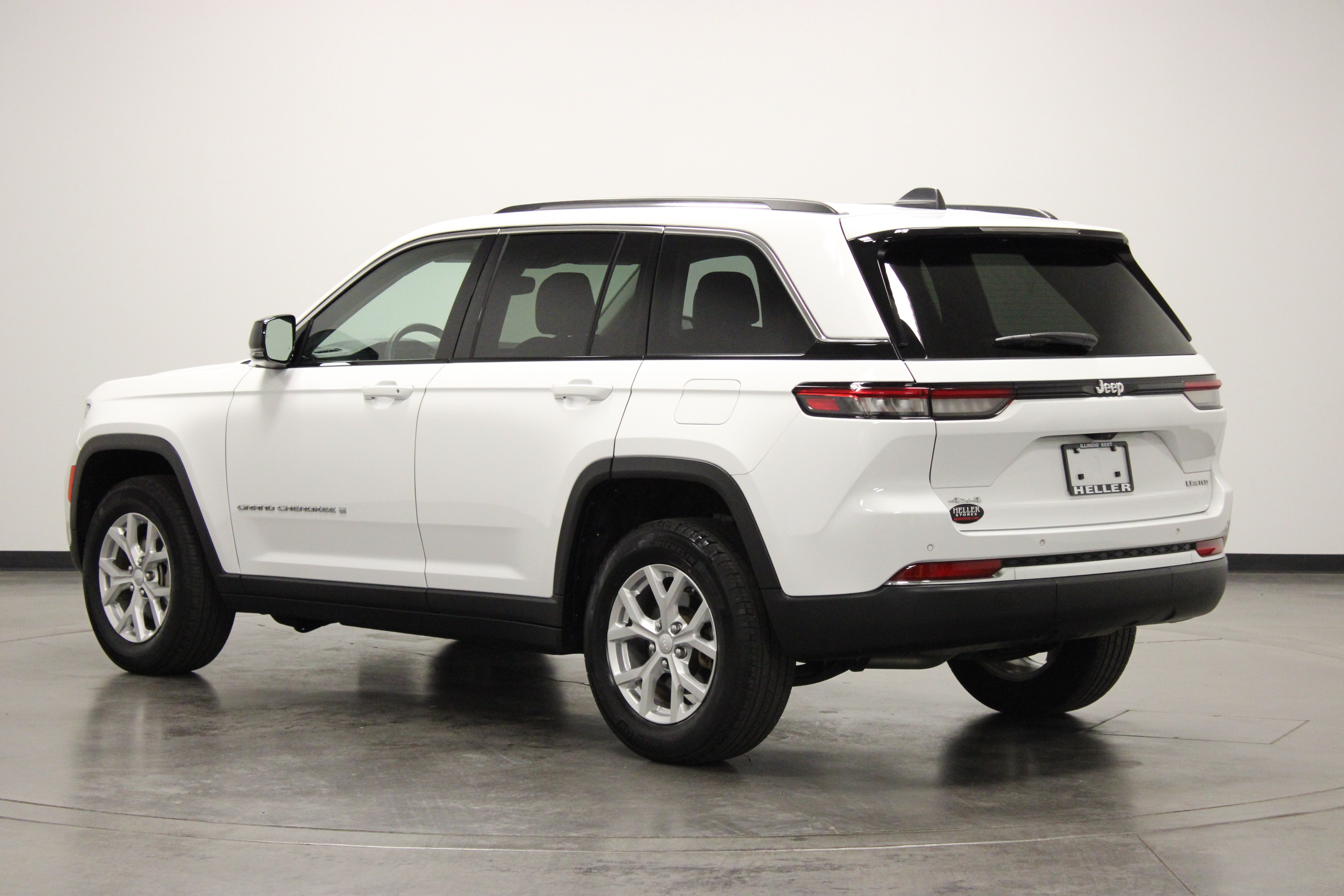 Used 2023 Jeep Grand Cherokee Limited AWD/4WD image 6