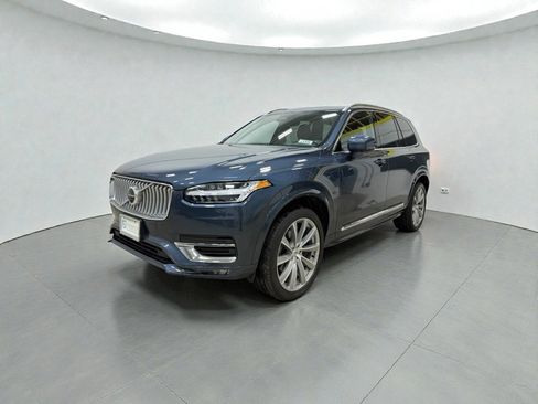 Used 2023 Volvo XC90 B6 Plus image 3