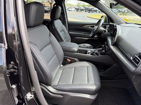 Used 2026 Chevrolet Traverse LT w/ Midnight/Sport Edition image 13