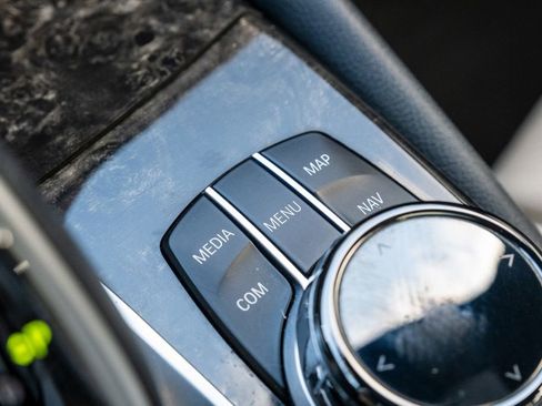 Used 2022 BMW 530i w/ Executive Package image 22