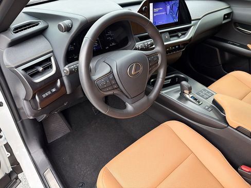 Used 2025 Lexus UX 300h FWD image 26