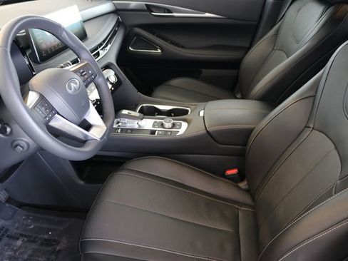 Certified 2025 INFINITI QX60 Luxe image 18