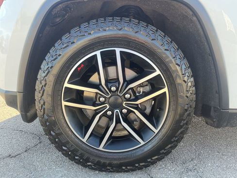 Used 2020 Jeep Grand Cherokee Trailhawk image 19