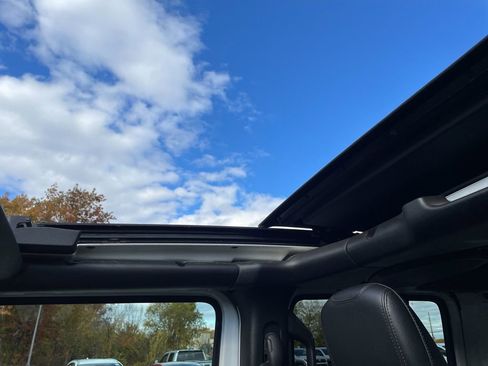 Used 2021 Jeep Wrangler Unlimited Sahara image 18