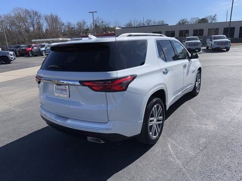 Used 2023 Chevrolet Traverse High Country image 5