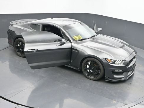 Used 2017 Ford Mustang Shelby GT350 image 57