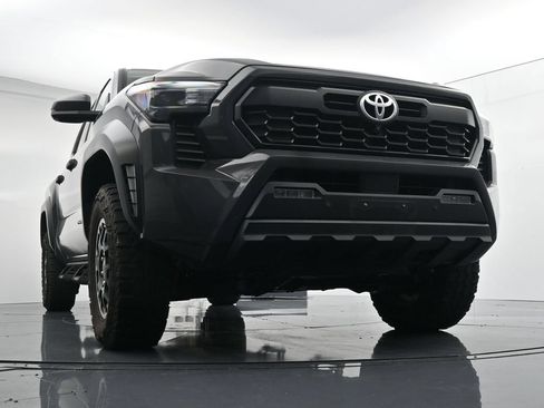 Used 2024 Toyota Tacoma TRD Off-Road w/ TRD Off Road Premium Package AWD/4WD image 18