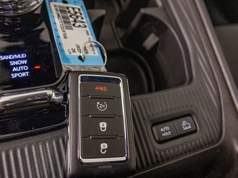 New 2026 Jeep Cherokee Laredo AWD/4WD image 27