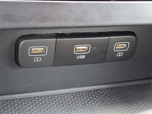 Used 2024 Kia Carnival LX image 25