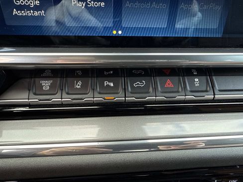 Used 2024 Chevrolet Silverado 2500 High Country image 25