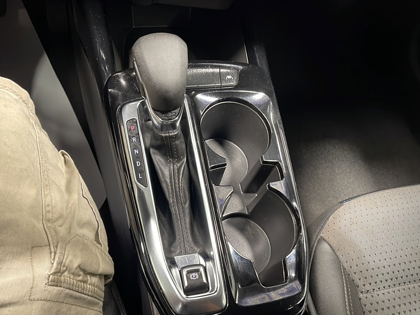 Used 2025 Chevrolet Trax LT FWD image 12