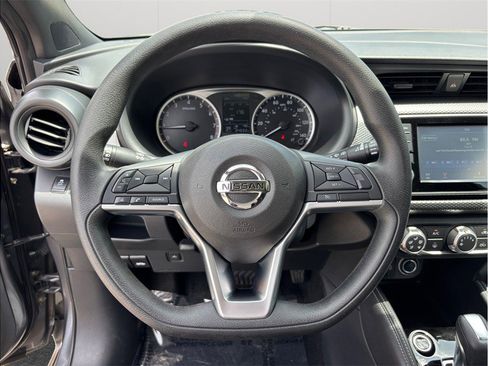 Used 2019 Nissan Kicks S FWD image 18