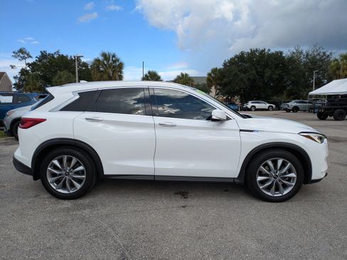 Used 2020 INFINITI QX50 Luxe w/ Navigation Package FWD image 4