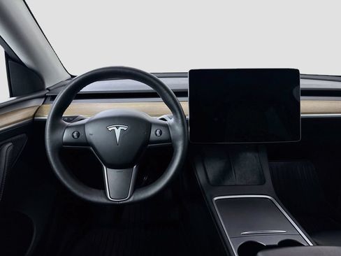 Used 2024 Tesla Model Y Long Range AWD/4WD image 21