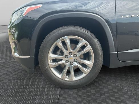 Used 2021 Chevrolet Traverse LT w/ LT Premium Package AWD/4WD image 14