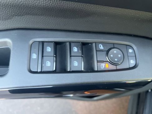 Certified 2025 Nissan Pathfinder SV image 52