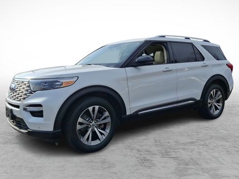 Used 2020 Ford Explorer Platinum w/ Premium Technology Package image 3