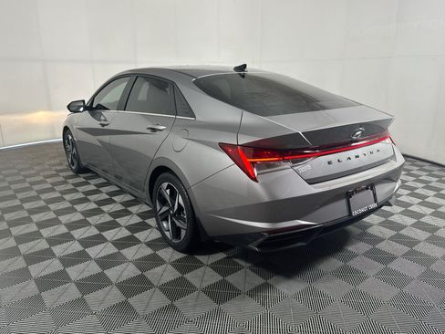 Used 2022 Hyundai Elantra SEL w/ Convenience + Premium Package FWD image 5