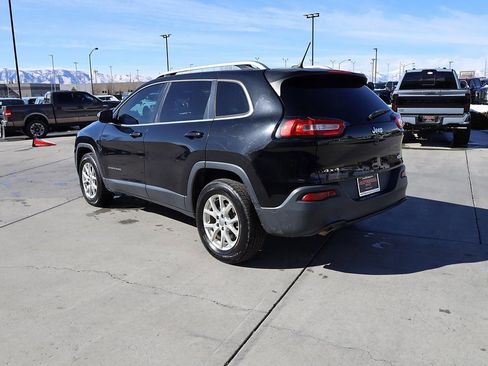 Used 2018 Jeep Cherokee Latitude AWD/4WD image 4