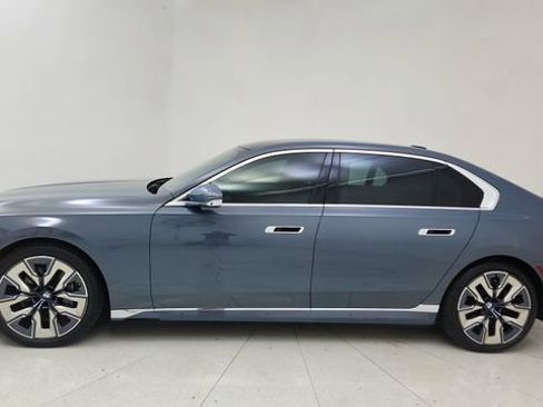 Used 2023 BMW i7 xDrive60 image 3